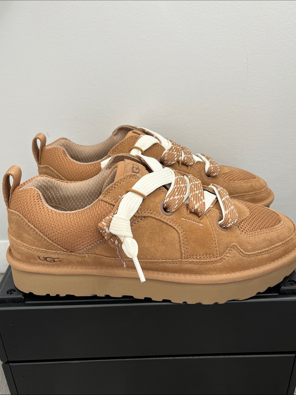 UGG women’s Lo Lomel sneakers boots size 10 new without box
